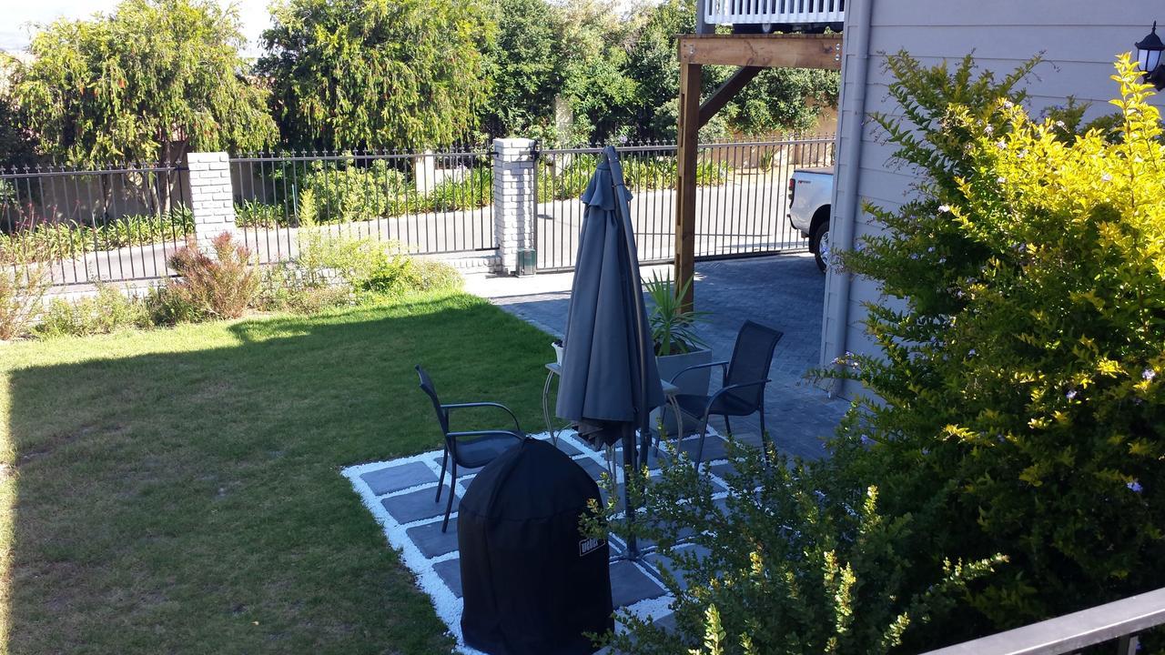 29 Carissa Street Apartment Somerset West Exterior photo